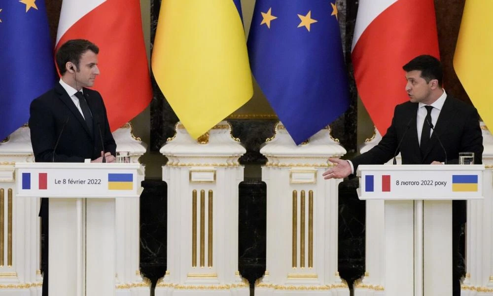 Γαλλία: Διαψεύδεται ότι ο Μακρόν ζήτησε από τον Ζελένσκι να παραχωρήσει εδάφη στην Ρωσία